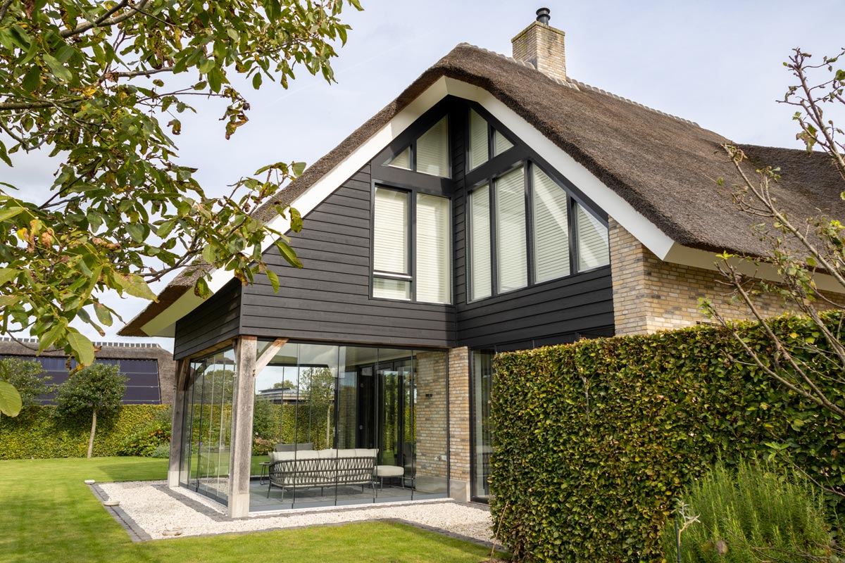 tuinkamer in tilburg met glazen schuifwanden