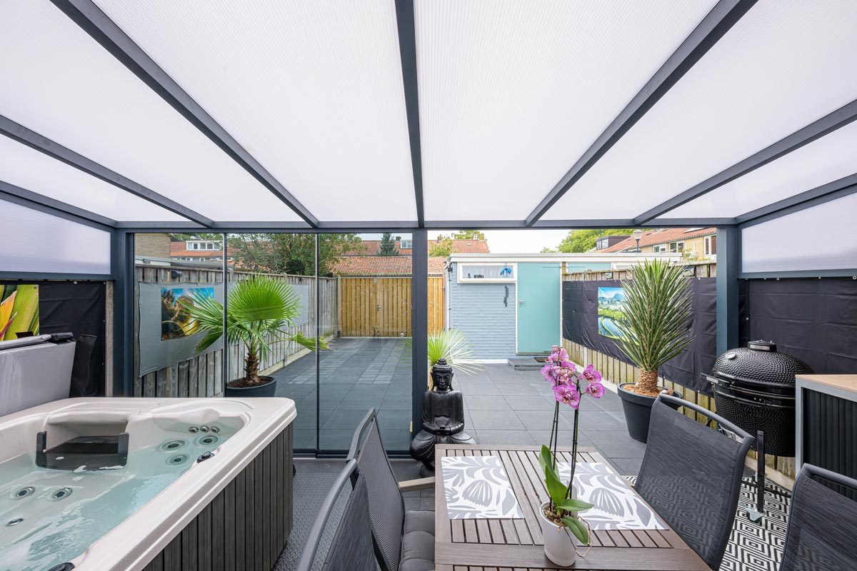 tuinkamer-met-rookglas-schuifwanden-05-project2024-outdoorpleasure